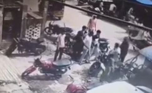 सीसीटीवी में कैद हुई पूरी घटना, मारपीट का वीडियो सोशल मीडिया पर वायरल