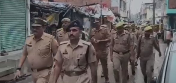 अनंत चतुर्दशी और जुमे की नमाज को लेकर उरई में पुलिस अलर्ट, सड़कों पर उतरा फोर्स