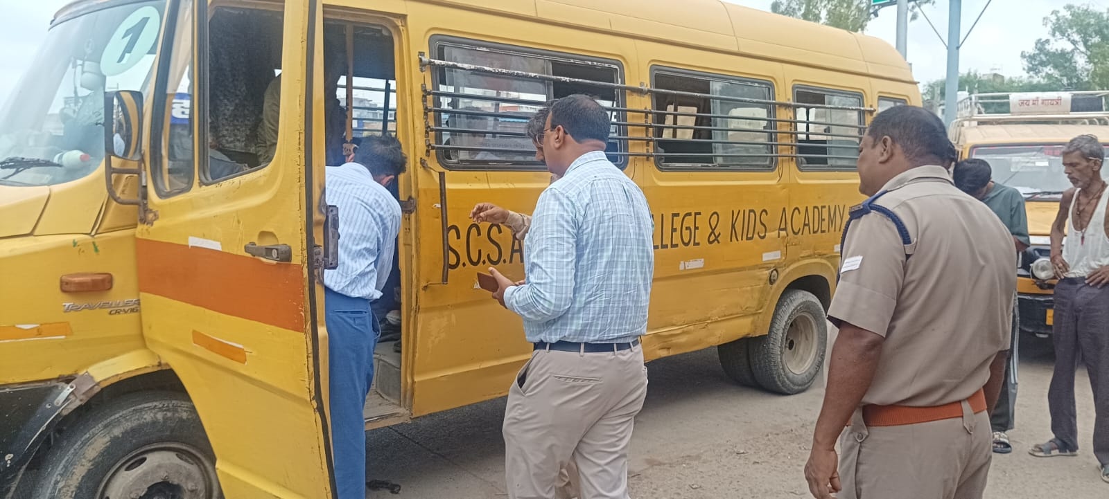 छात्राओं की सुरक्षा में लापरवाही पर शिकंजा, स्कूली वाहनों की धड़ाधड़ चेकिंग