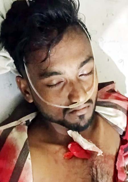 वारदात के बाद बाइक छोड़कर फरार हुआ हमलावर, पुलिस तलाश में जुटी