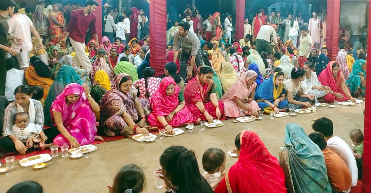 रामलीला मैदान में भक्ति की बही बयार, जयकारों से गूंजा माता रानी का दरबार