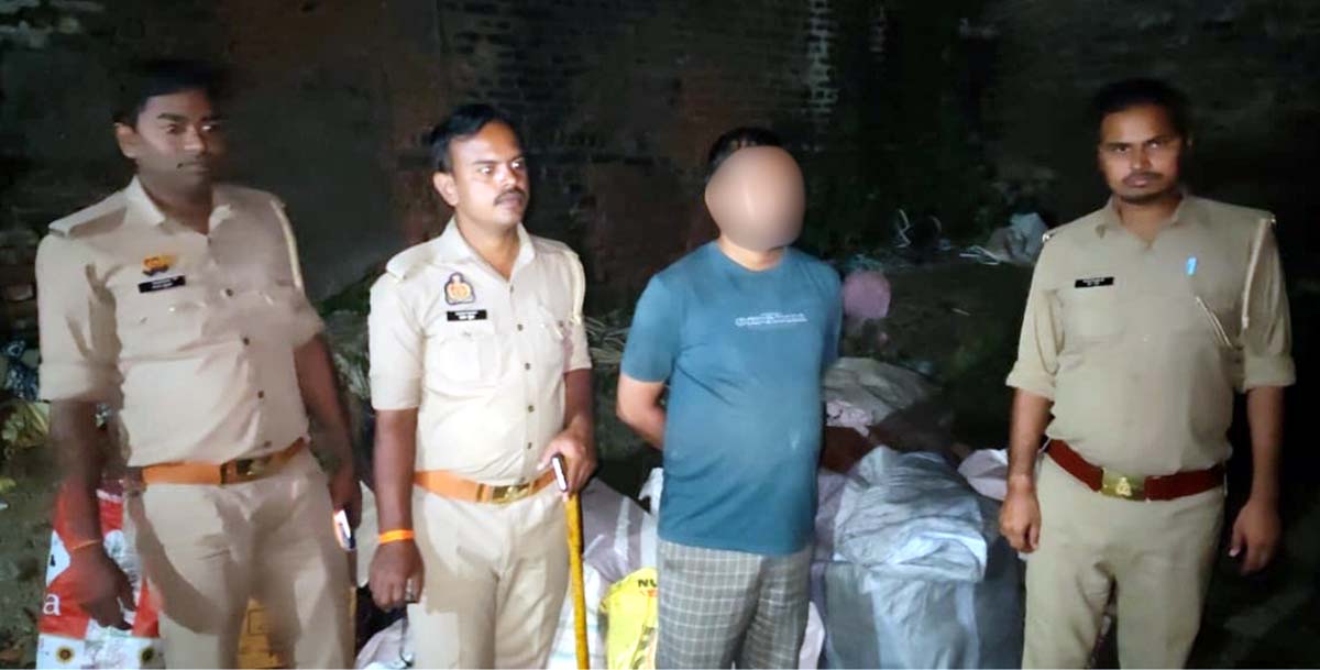 दीपावली से पहले पटाखों के अवैध कारोबार पर पुलिस का शिकंजा