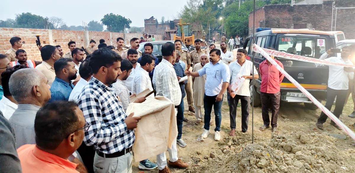 पट्टेधारक का निर्माण गिराने के मामले में हाईकोर्ट सख्त,पहुंचकर की जांच