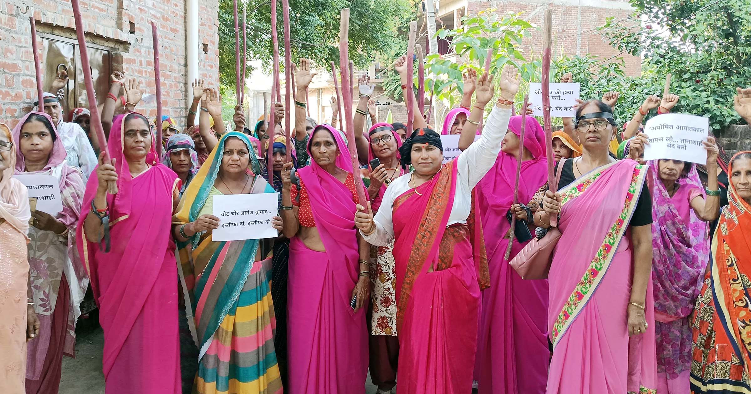 गुलाबी गैंग लोकतांत्रिक ने महिला उत्पीड़न पर बुलंद की आवाज