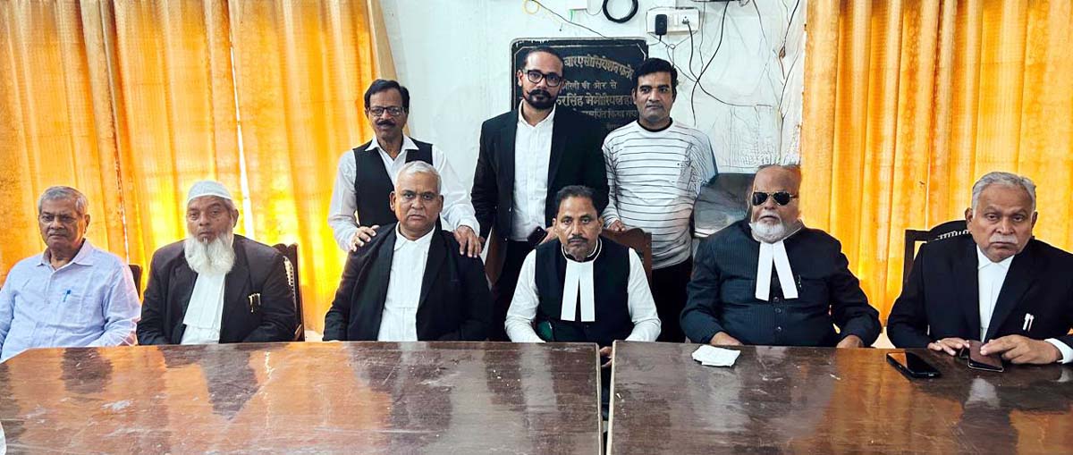 न्यायालय कर्मचारियों के लिए ड्रेस कोड व परिचय पत्र लागू करने की मांग