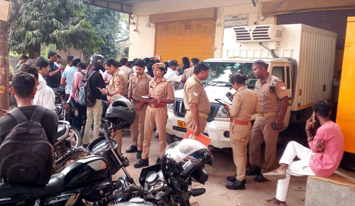 हैप्पी नवरात्रि के पार्सल में मांस की डिलीवरी, ब्लिंकिट पर हिंदू संगठन का हंगामा