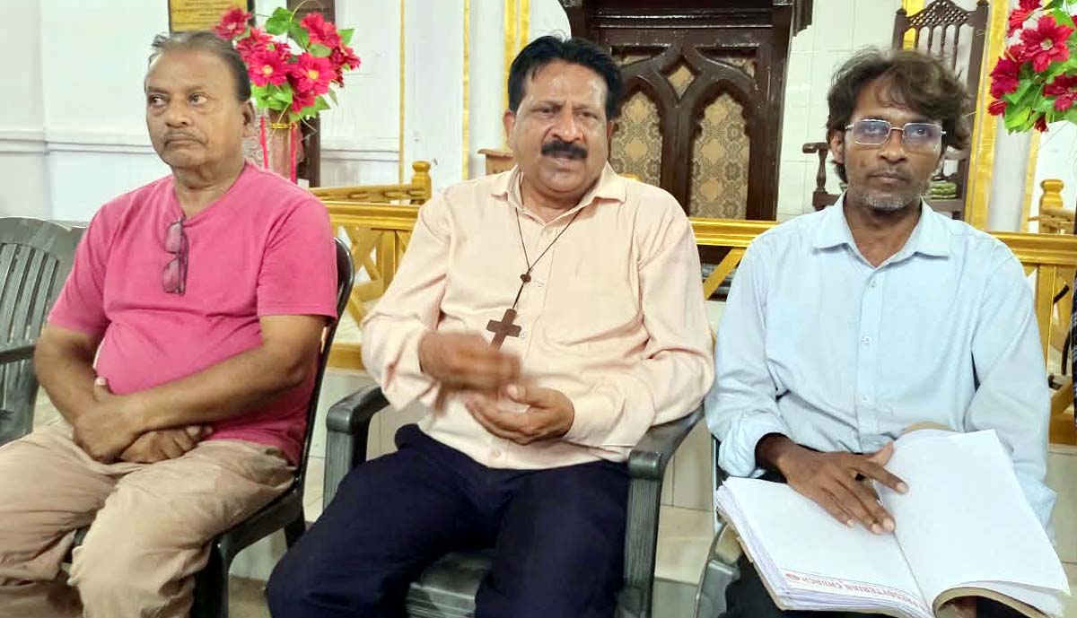चर्च की बेशकीमती भूमि पर भूमाफियाओं की लगी निगाह : पादरी