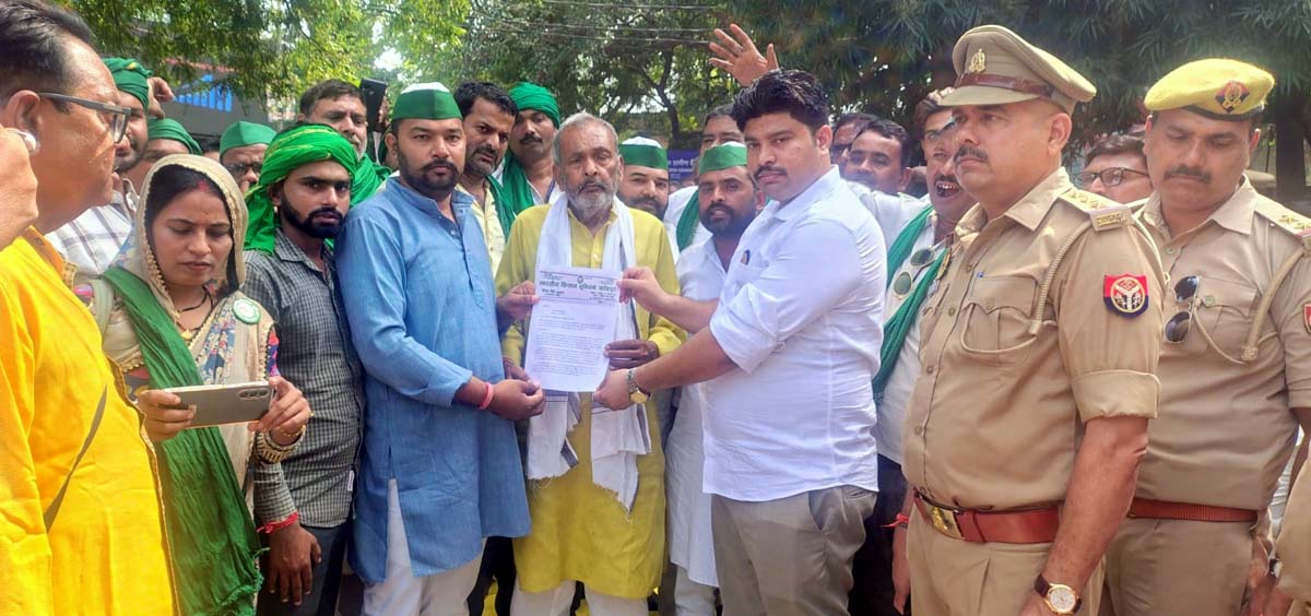 मतदाता सूची से पात्रों के नाम कटने पर राष्ट्रपति को भेजा ज्ञापन