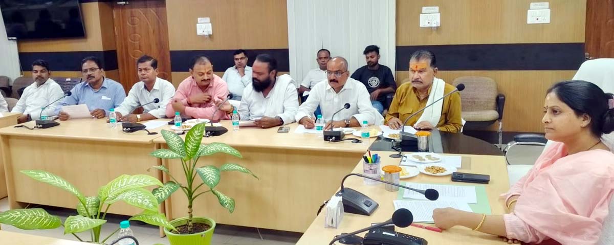 दीपावली पर मिलावटी खाद्य पदार्थ बेचने वालों पर होगी कार्रवाई: डीएम