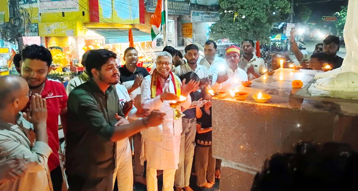 562 दीपों से जगमगाया पटेलनगर, मनाई सरदार पटेल की जयंती