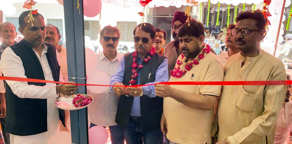 बहार फर्नीचर एंड इलेक्ट्रॉनिक्स का हुआ शुभारंभ, जुटे विभिन्न दलों के नेता