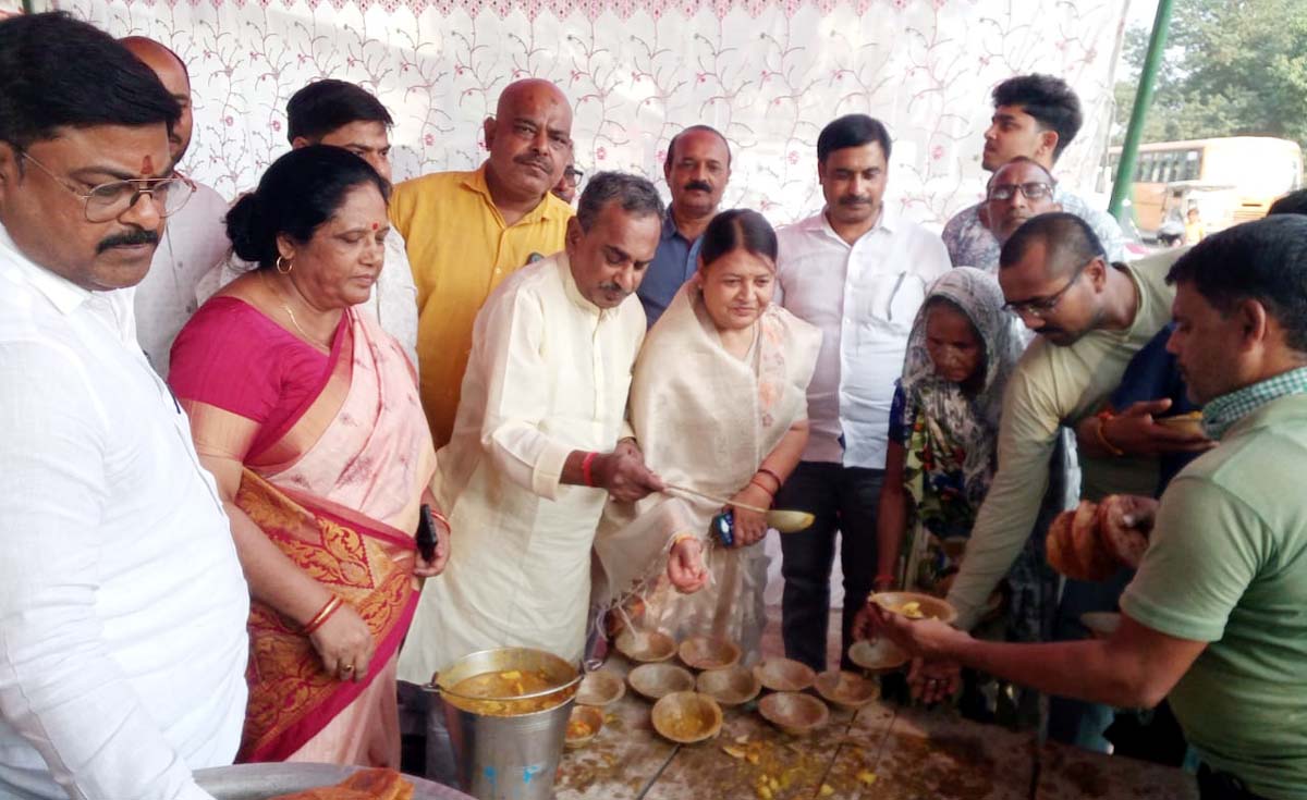 रामचरितमानस पाठ के समापन पर हुआ भंडारा,ग्रहण किया प्रसाद