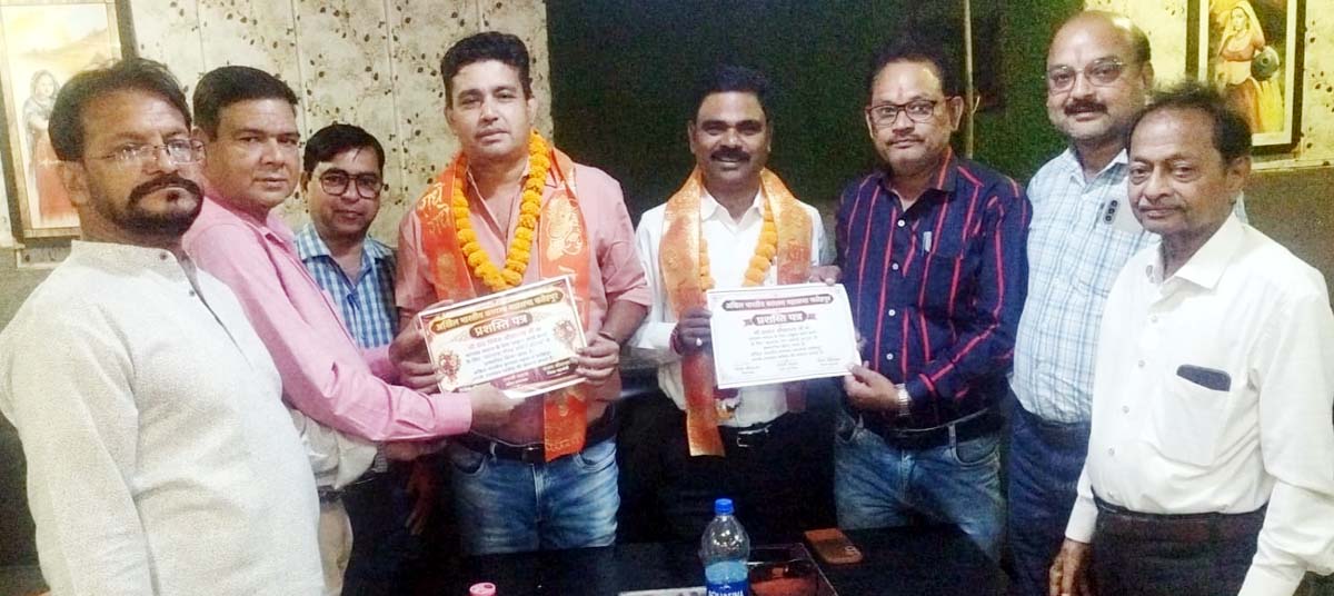 प्रशांत को कायस्थ रत्न, डॉ. विवेक को कायस्थ गौरव अवॉर्ड