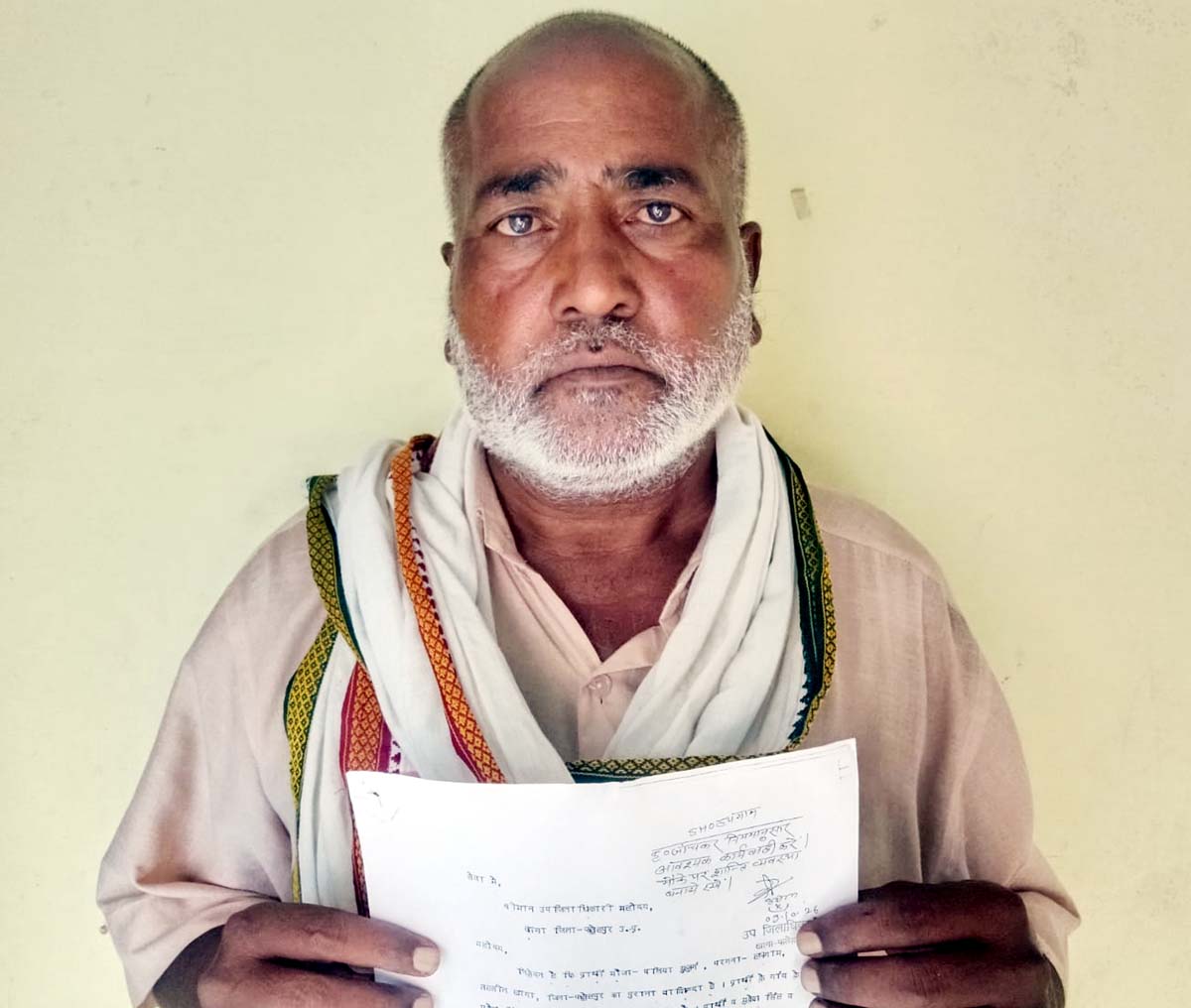दबंगों पर सहन की जमीन व तालाब पर जबरन निर्माण कराने का आरोप