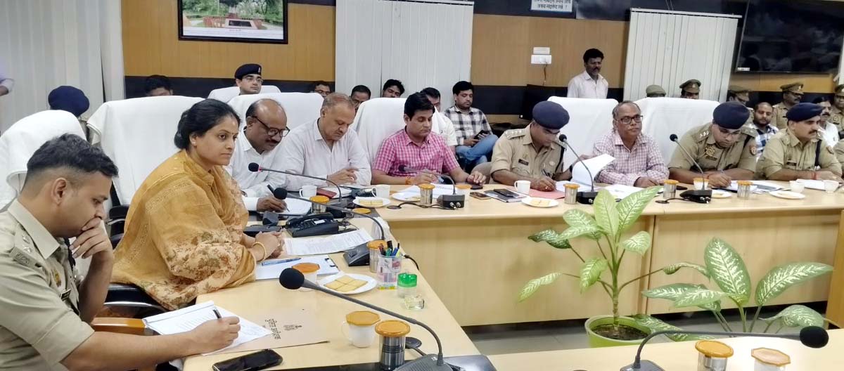त्योहारों पर खुराफातियों की खैर नहीं, चप्पे-चप्पे पर पुलिस की नजर