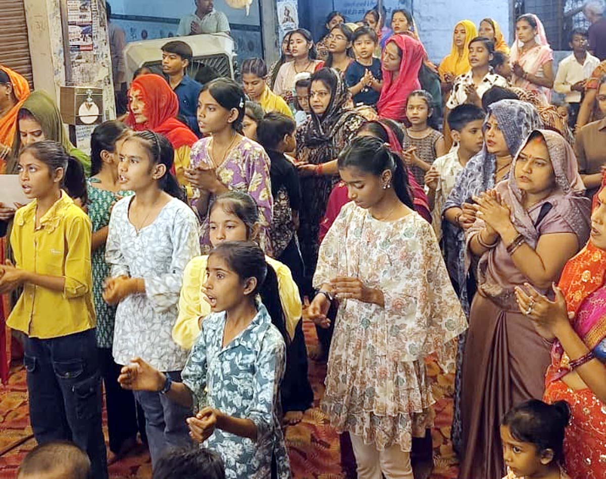मां कत्यायनी को शहद का भोग लगा मांगी सुख समृद्धि