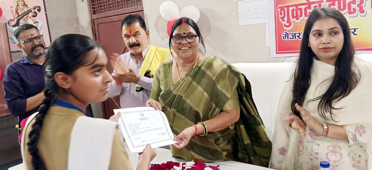  छात्रवृत्ति की राशि खातों में भेजी, राज्यमंत्री ने बांटे स्वीकृति प्रमाण पत्र