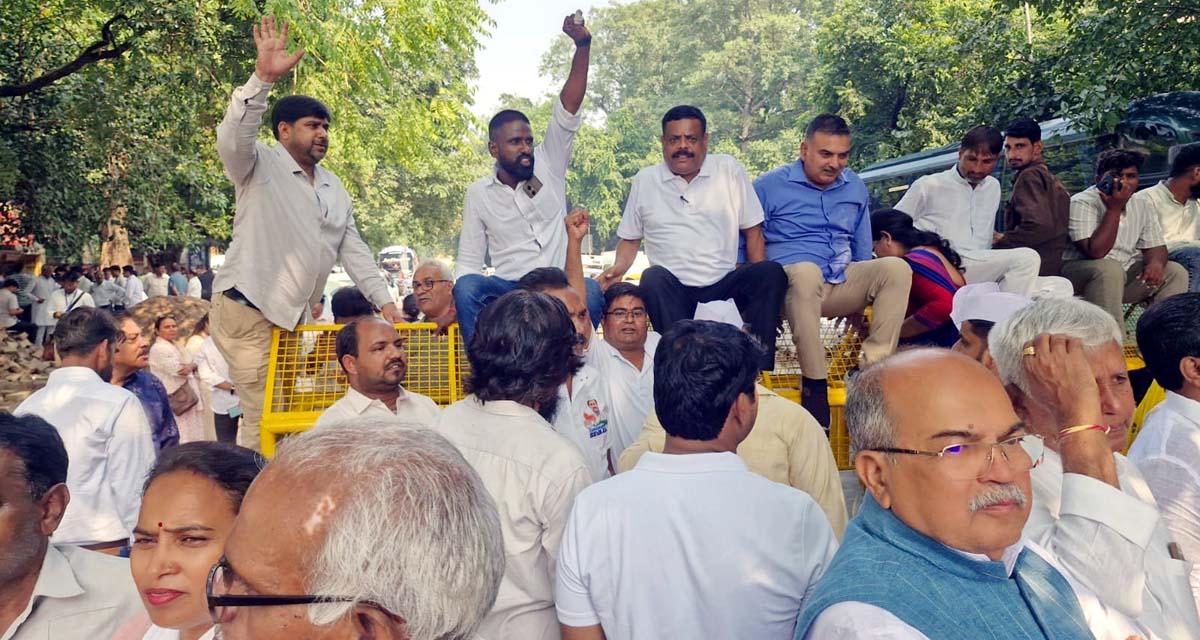 दिल्ली प्रदर्शन से लौटे कांग्रेसियों ने भाजपा सरकार पर साधा निशाना