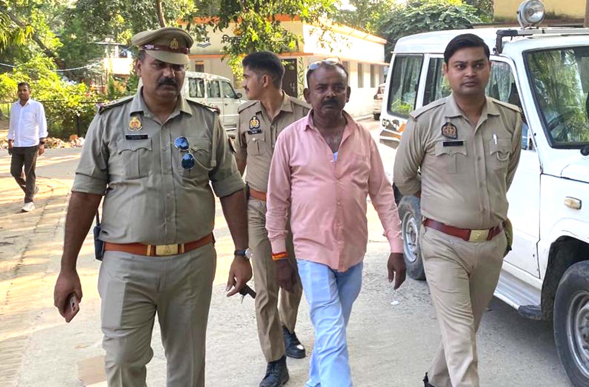 तीन साल से सरकारी भूमि पर अवैध कब्जे की शिकायत के बावजूद कार्रवाई न होने से था क्षुब्ध