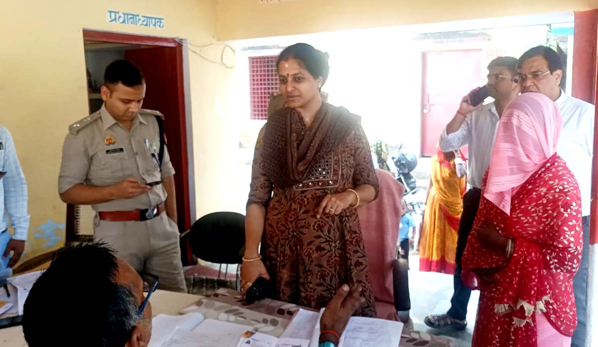 कोई भी पात्र नागरिक मतदाता बनने से न छूटे: निधि गुप्ता