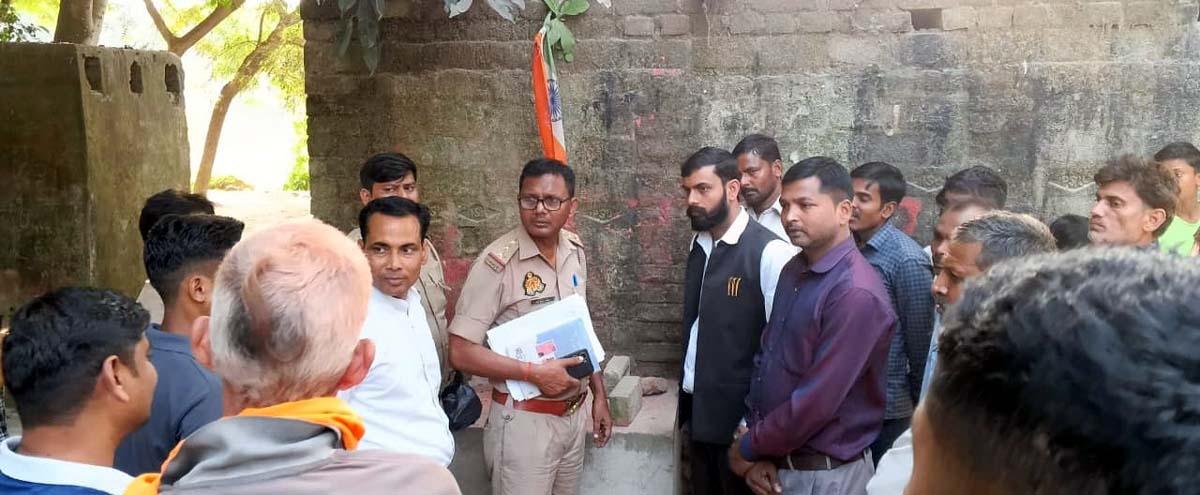 बाबा साहब की प्रतिमा खंडित करने पर हंगामा, नई प्रतिमा स्थापित