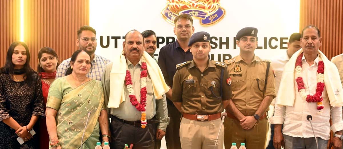 पुलिस सेवा से विदा हुए दो उपनिरीक्षक एसपी ने किया सम्मानित