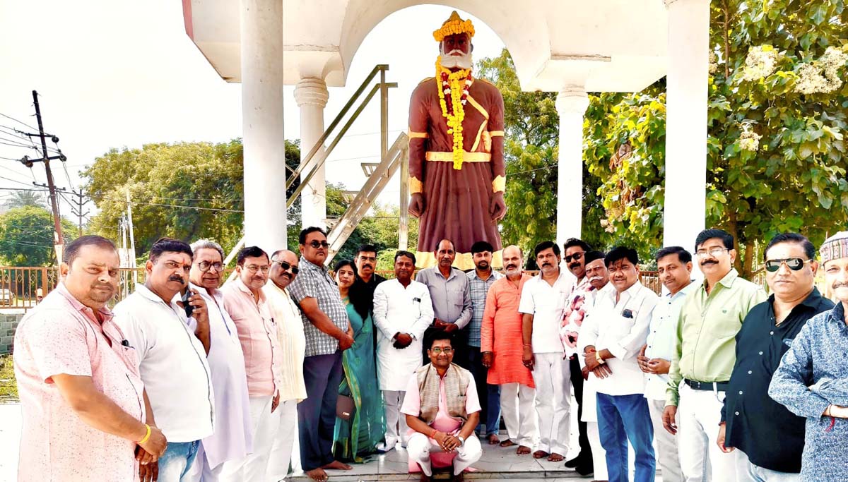 धूमधाम से प्रतिमा स्थल पर मनाई महाराजा अग्रसेन की जयंती