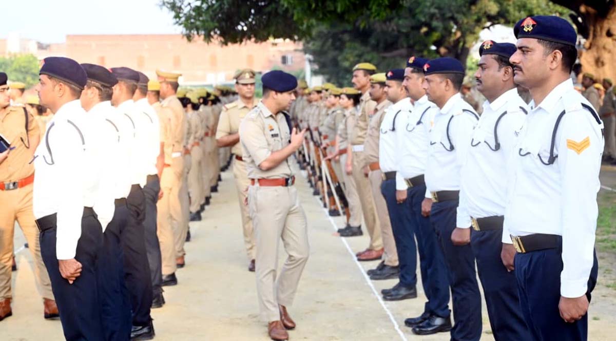 एसपी ने पुलिस लाइन में साप्ताहिक परेड की ली सलामी