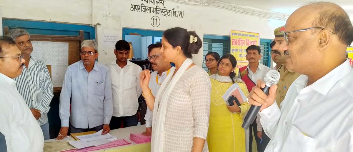एमएलसी चुनाव: 25 पोलिंग पार्टियां रवाना, तीन रिजर्व में रहेंगी
