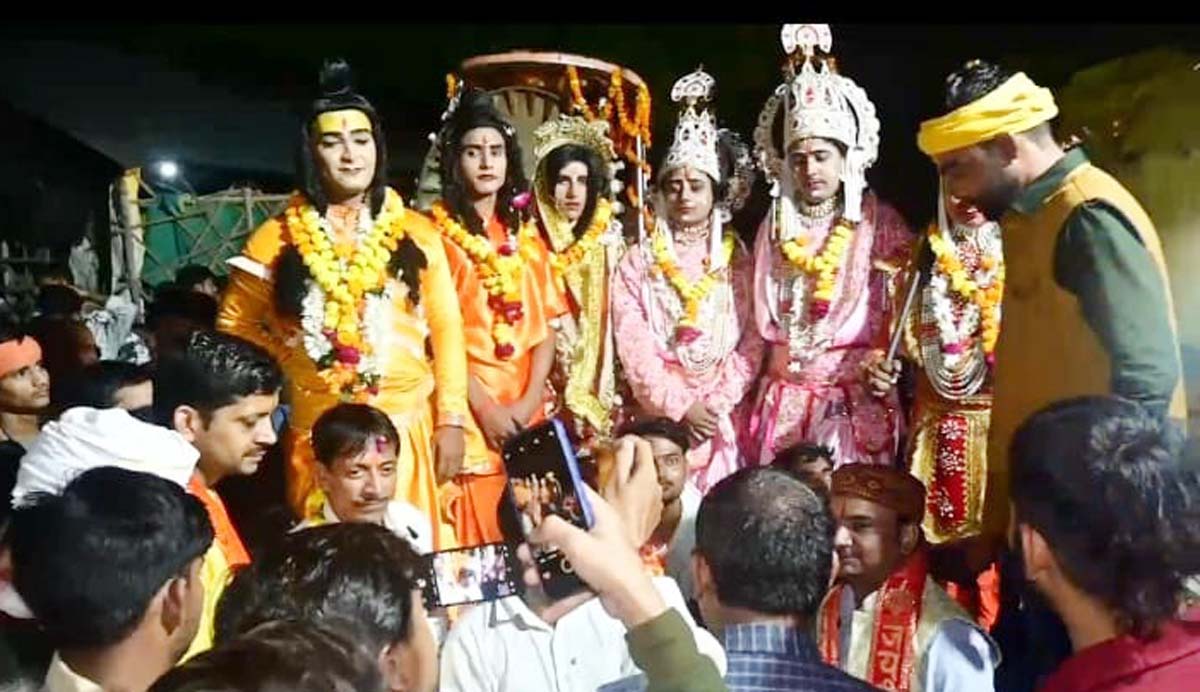 हसवा कस्बे में श्रीराम-भरत मिलाप के साथ निकली शोभा यात्रा