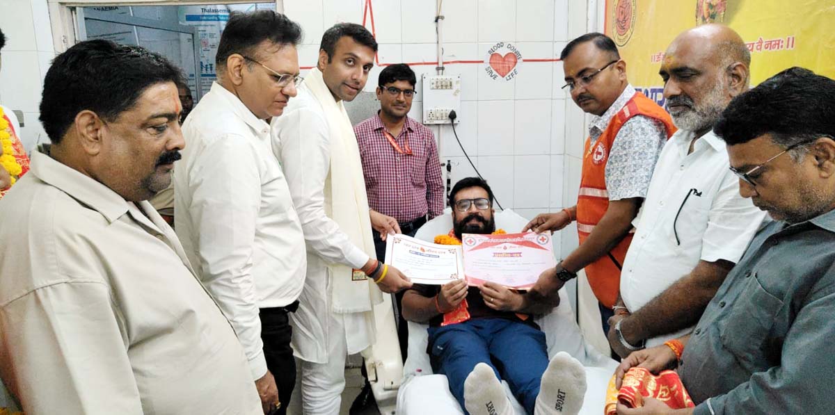 पंद्रह लोगों ने कराया पंजीकरण, अंगवस्त्र व प्रशस्ति पत्र देकर किया सम्मानित