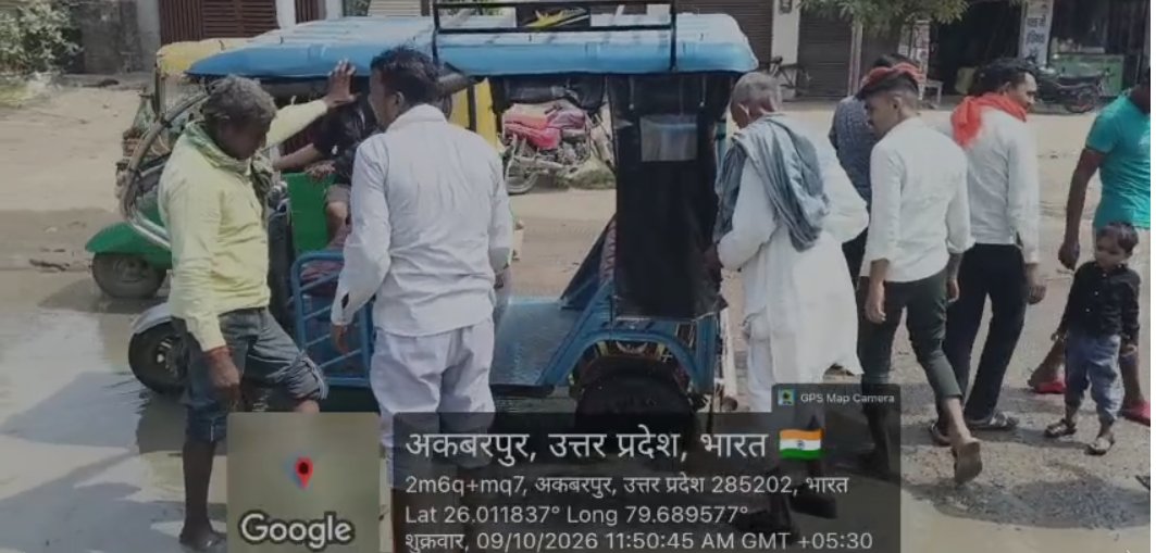 कालपी के गुरु के इटौरा में जलभराव से ग्रामीण परेशान, कीचड़ भरी सड़क बनी मुसीबत