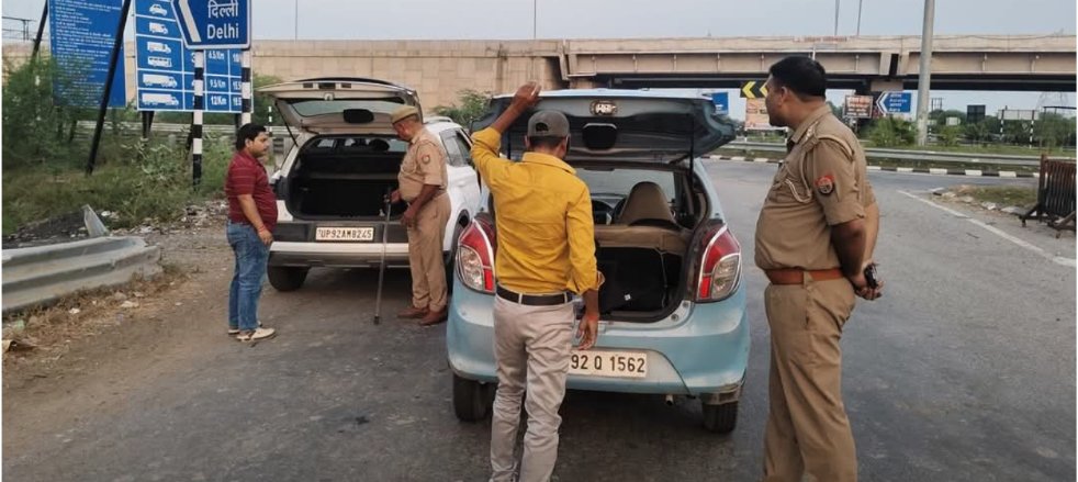 बुंदेलखंड एक्सप्रेसवे के टोल प्लाजा पर पुलिस की चेकिंग, छह वाहनों के चालान