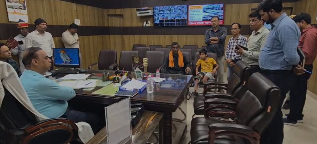 डॉक्टर बनने का सपना लेकर डीएम के पास पहुंची श्रुति, मदद के लिए दिए निर्देश