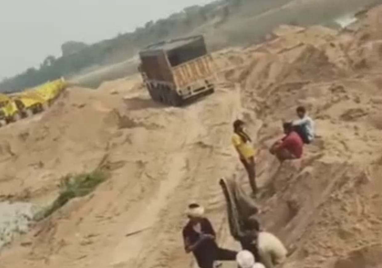 किसानों की फसलें बर्बाद करने का दावा,खदान पर अवैध खनन के आरोप