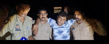 पुलिस और 25 हजार के इनामी बदमाश के बीच मुठभेड़, पैर में लगी गोली