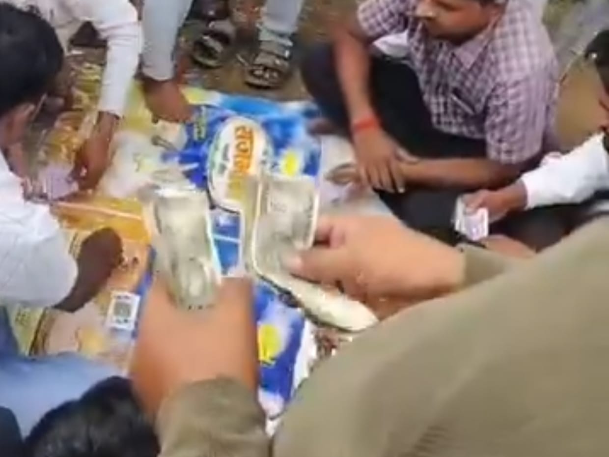 खुलेआम जुए का वीडियो वायरल, हजारों रुपये के दांव लगाते दिखे लोग