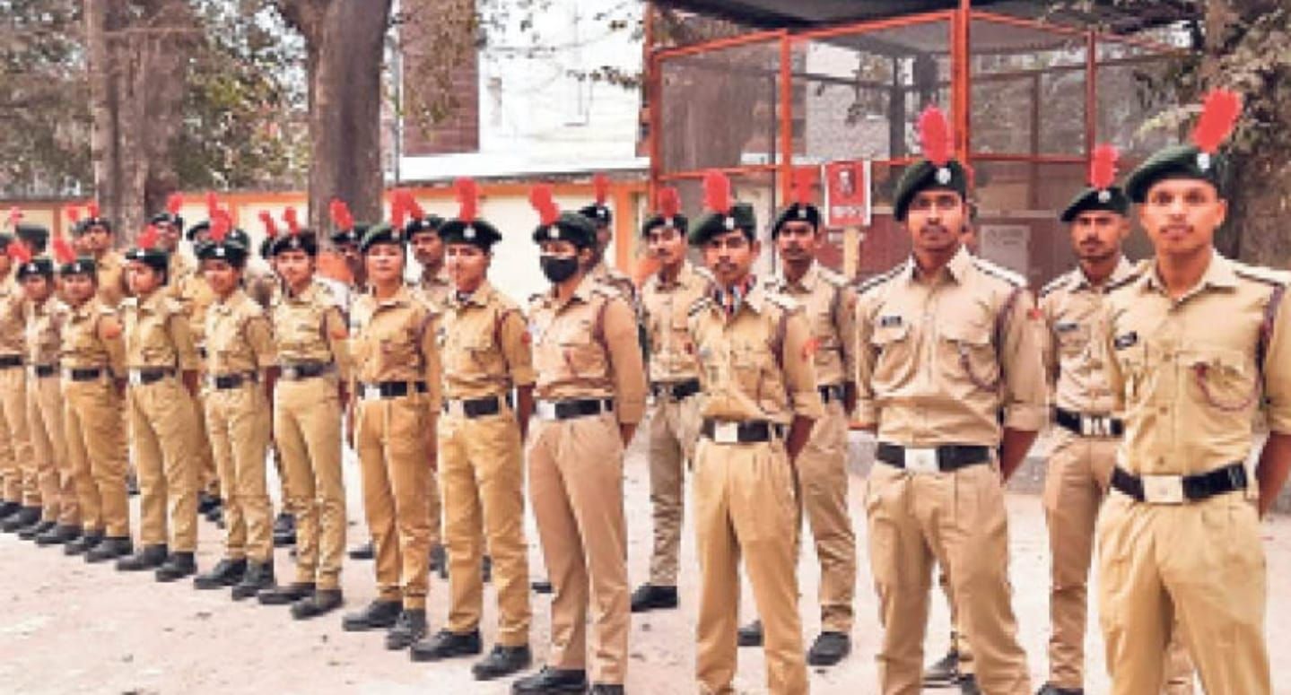 ड्रिल गन के रखरखाव व सैन्य प्रशिक्षण से रूबरू हुए एनसीसी कैडेट