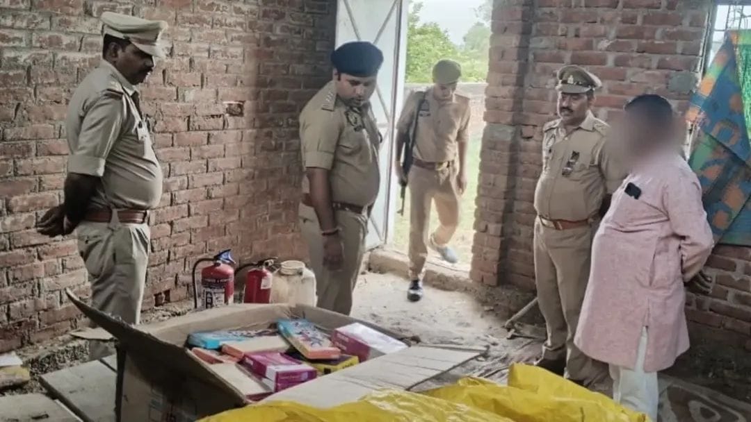 दीपावली से पहले पुलिस सतर्क: पटाखा गोदामों में सुरक्षा मानकों की जांच