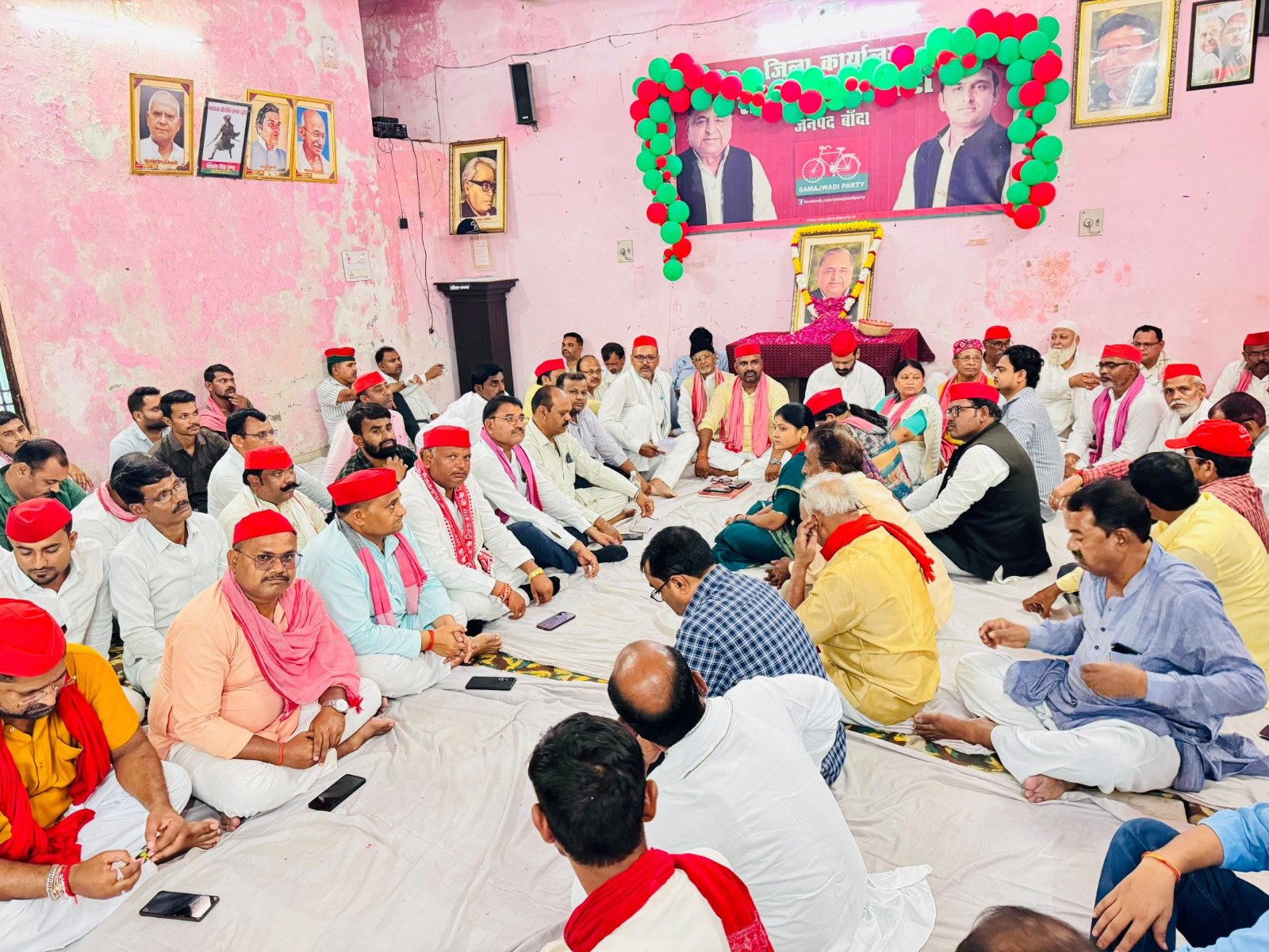  मुलायम सिंह यादव की पुण्यतिथि पर सपाइयों ने अर्पित की श्रद्धांजलि