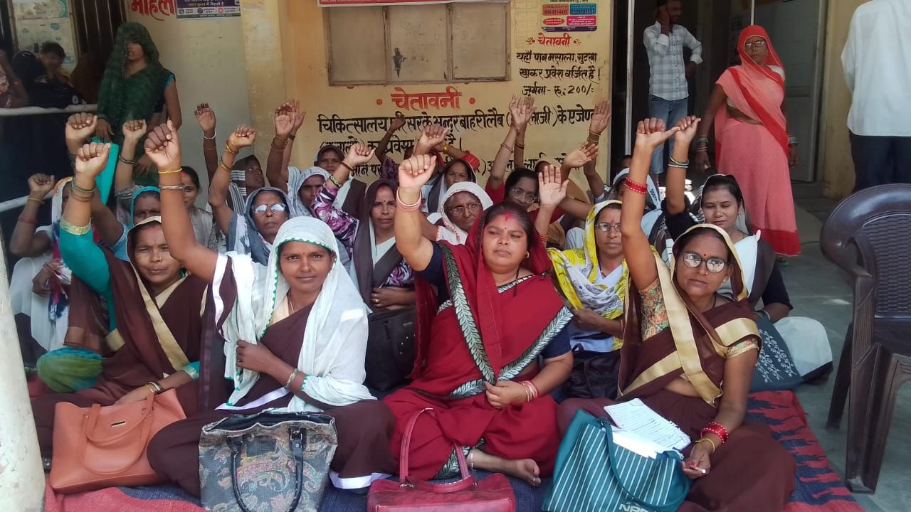 आशा संगिनियों ने सात सूत्रीय मांगों को लेकर सौंपा ज्ञापन