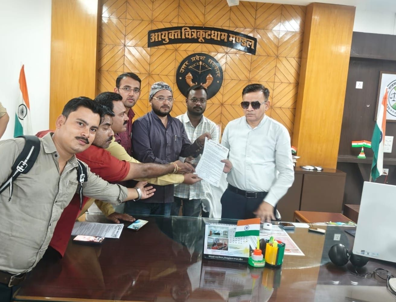 पत्रकारों का फूटा गुस्सा-राज्यपाल को भेजा ज्ञापन